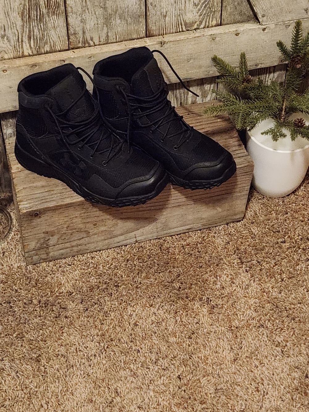 Women's Black Tactical Work Boot/Hiking Boot, Durable All-Weather Footwear.